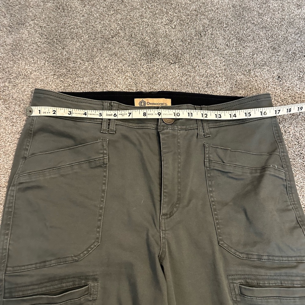 Democracy Sage Green cropped Cargo Pants  Size 12 - Picture 8 of 10